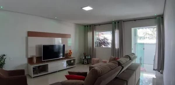 Casa com 4 quartos à venda no Bairro Laranjeiras - Uberlândia/MG