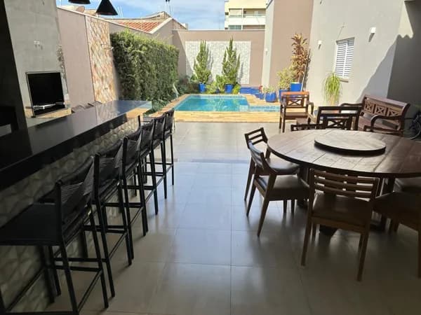 Casa com 3 quartos à venda, bairro Santa Mônica - Uberlândia/MG