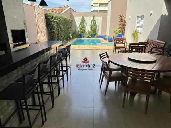 Casa com 3 quartos à venda, bairro Santa Mônica - Uberlândia/MG