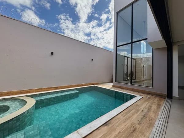 Sobrado com 3 quartos à venda, Bairro Cidade Jardim - Uberlândia/MG