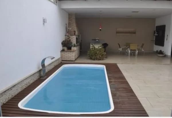 Sobrado com 4 quartos à venda, bairro Vigilato Pereira - Uberlândia/MG