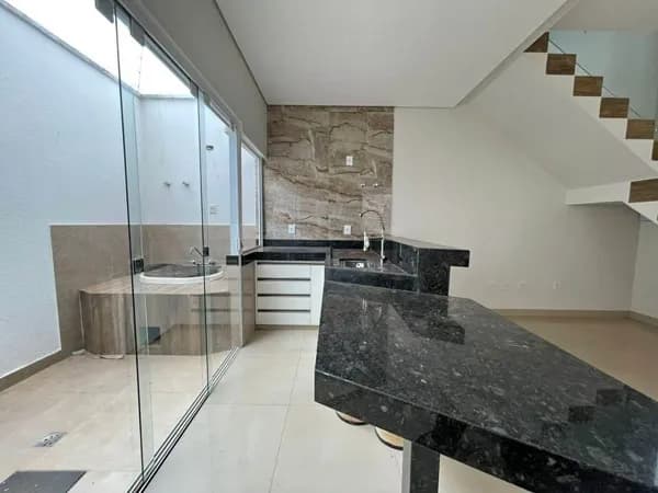 Casa com 3 quartos à venda bairro Novo Mundo - Uberlândia/MG