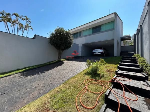 Sobrado com 3 quartos à venda, Bairro Tabajaras - Uberlândia/MG