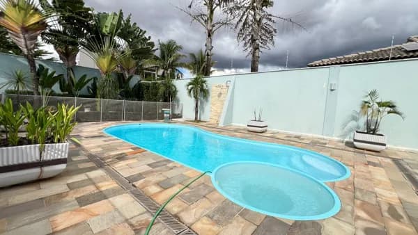 Casa com 4 quartos à venda, bairro Jardim Karaíba - Uberlândia/MG