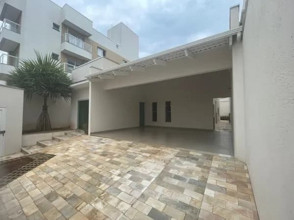 Casa com 3 quartos à venda, Bairro Santa Mônica - Uberlândia/MG