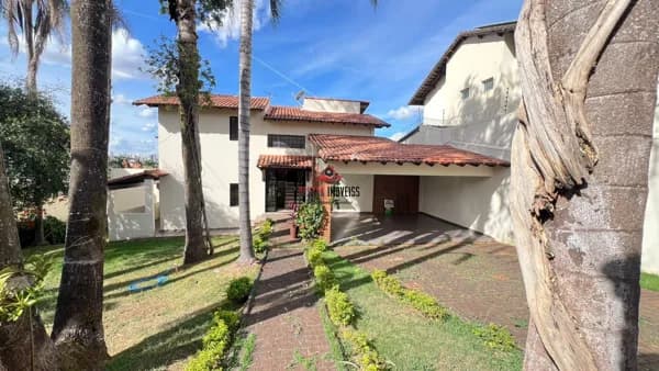 Sobrado à venda no bairro cidade jardim - Uberlândia - MG