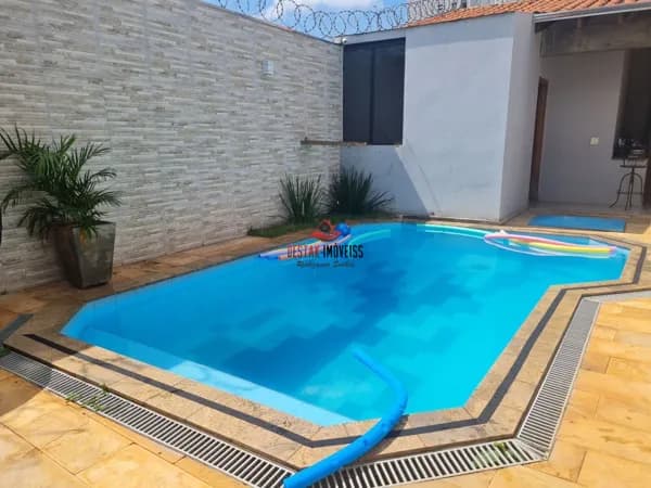 Casa com 3 quartos à venda, bairro Santa Mônica - Uberlândia/MG