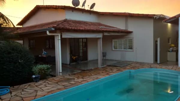 Casa com 5 quartos à venda, bairro Jardim Patrícia - Uberlândia/MG