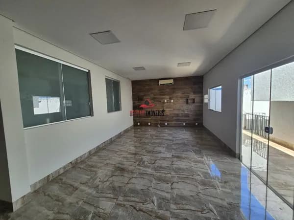 Casa com 4 quartos à venda, Bairro Osvaldo Rezende - Uberlândia/MG