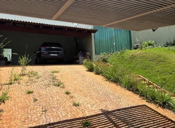 Casa com 3 quartos à venda bairro Cidade Jardim - Uberlândia/MG