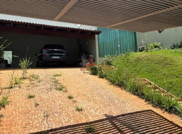 Casa com 3 quartos à venda bairro Cidade Jardim - Uberlândia/MG