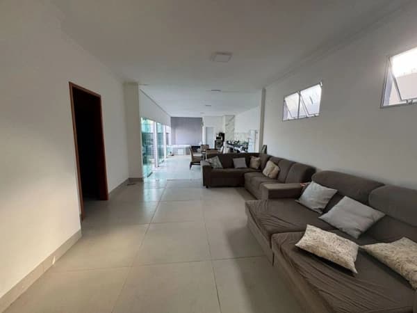 Casa com 5 quartos à venda no Bairro Vigilato Pereira - Uberlândia/MG