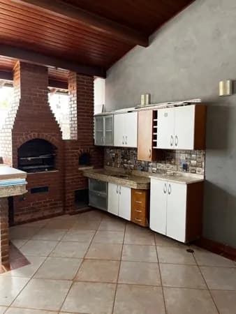 Casa com 4 quartos à venda, bairro Vigilato Pereira - Uberlândia/MG