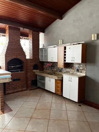 Casa com 4 quartos à venda, bairro Vigilato Pereira - Uberlândia/MG
