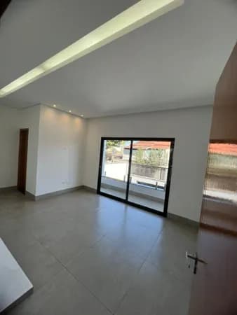 Sobrado com 3 quartos à venda, bairro Santa Mônica - Uberlândia/MG