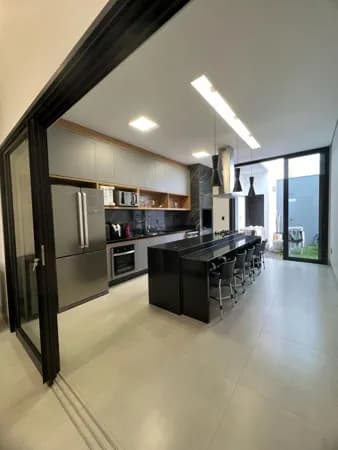 Casa com 3 quartos à venda, bairro Aclimação - Uberlândia/MG
