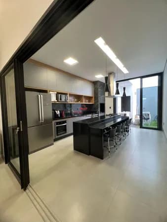 Casa com 3 quartos à venda, bairro Aclimação - Uberlândia/MG