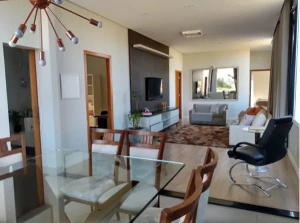 Casa com 4 quartos à venda, bairro Vigilato Pereira - Uberlândia/MG