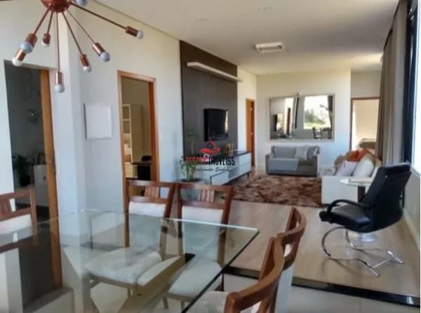 Casa com 4 quartos à venda, bairro Vigilato Pereira - Uberlândia/MG