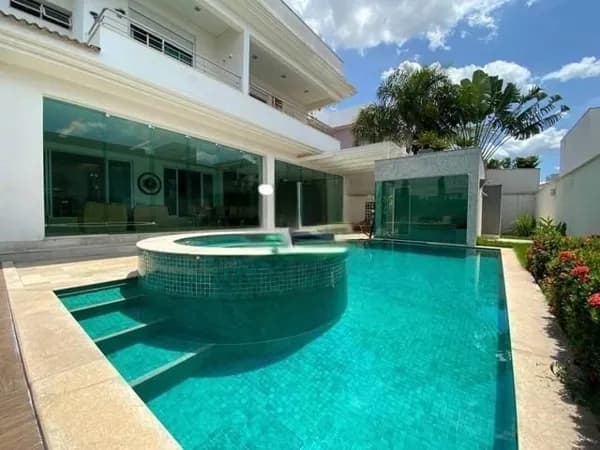 Sobrado com 5 quartos à venda, bairro Condomínio Jardins Gênova - Uberlândia/MG