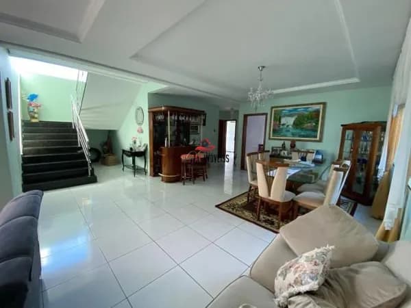 Casa com 7 quartos à venda no Bairro Jardim Karaíba - Uberlândia/MG