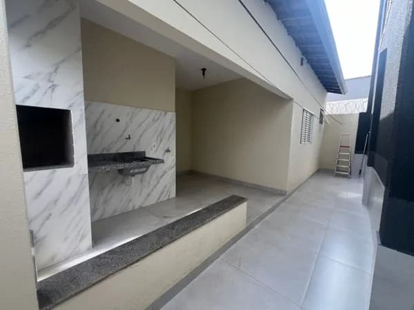 Casa com 3 quartos à venda bairro Santa Mônica - Uberlândia/MG