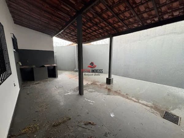 Casa com 4 quartos à venda, bairro Presidente Roosevelt - Uberlândia/MG