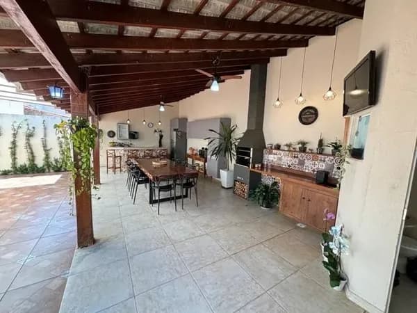 Casa com 3 quartos à venda no Bairro Jardim Holanda - Uberlândia/MG