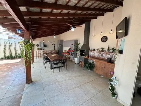 Casa com 3 quartos à venda no Bairro Jardim Holanda - Uberlândia/MG