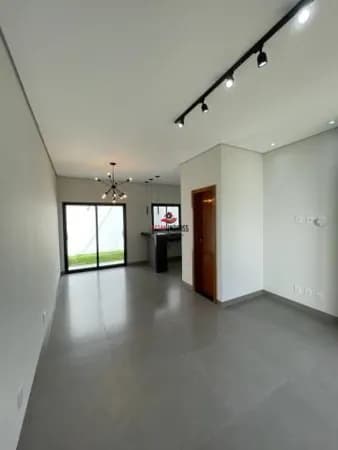 Casa com 2 quartos à venda no Bairro Grand Ville - Uberlândia/MG
