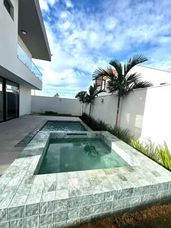 Casa com 4 quartos à venda no Condomínio Jardim Versailles - Uberlândia/MG