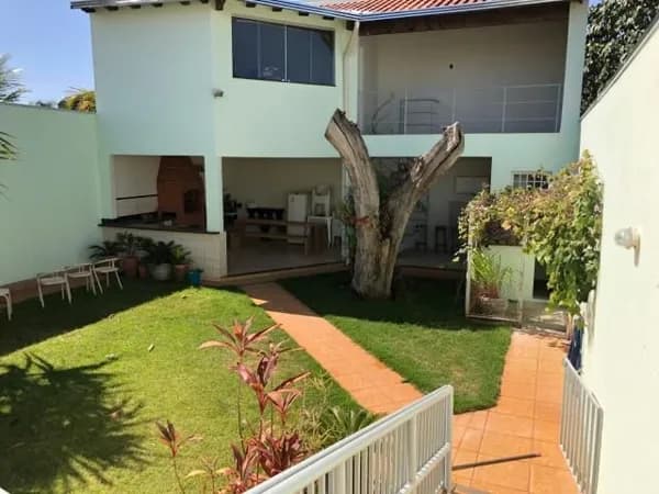 Casa com 4 quartos à venda, Bairro Cidade Jardim - Uberlândia/MG