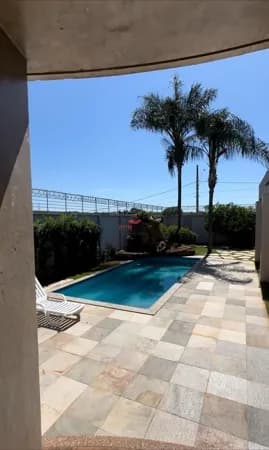 Sobrado com 4 quartos à venda, bairro Jardim Karaíba - Uberlândia/MG