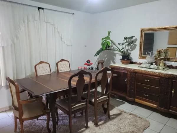 Casa com 7 quartos à venda, bairro Tabajaras - Uberlândia/MG
