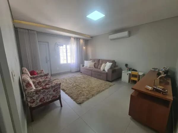Casa com 4 quartos à venda no Bairro Santa Rosa - Uberlândia/MG