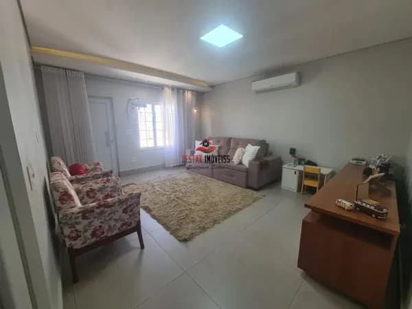 Casa com 4 quartos à venda no Bairro Santa Rosa - Uberlândia/MG