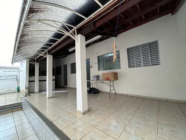 Casa com 4 quartos à venda bairro Santa Mônica - Uberlândia/MG