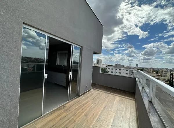 Cobertura com 3 quartos à venda no Bairro Segismundo Pereira - Uberlândia/MG