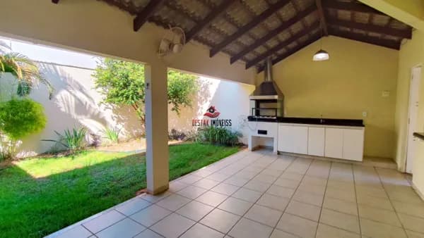 Sobrado com 4 quartos à venda, bairro Jardim Karaíba - Uberlândia/MG