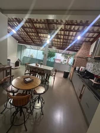 Casa com 3 quartos à venda, bairro Jardim Sul - Uberlândia/MG