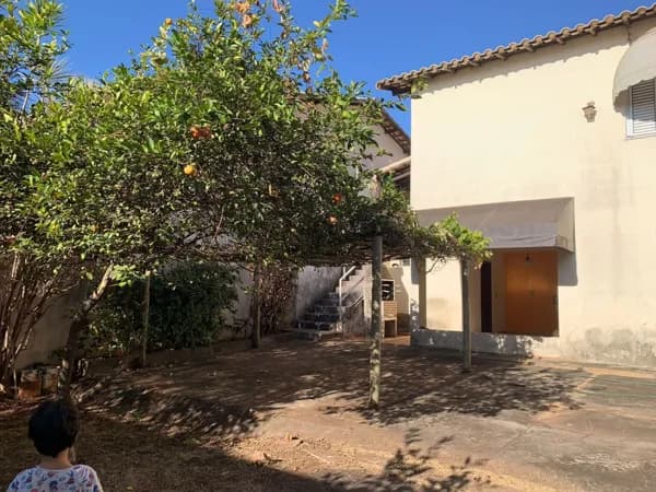 Sobrado com 4 quartos à venda, bairro Jardim Patrícia - Uberlândia/MG