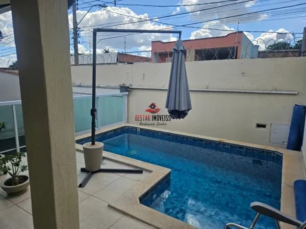 Casa com 4 quartos à venda no Bairro Osvaldo Rezende - Uberlândia/MG