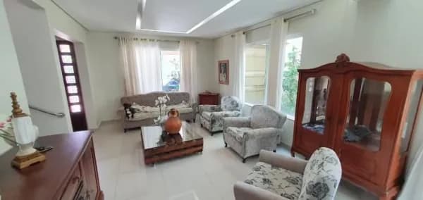 Casa com 4 quarto à venda no Bairro Lagoinha - Uberlândia/MG