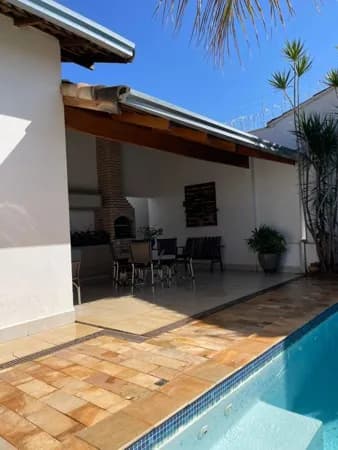 Casa com 3 quartos à venda Bairro Cidade Jardim - Uberlândia/MG