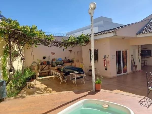 Casa com 3 quartos à venda, bairro Jardim Karaíba - Uberlândia/MG