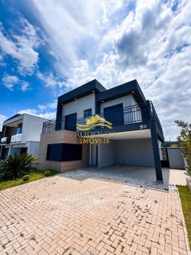 Santana de Parnaíba-SP Casa em Alphaville 4 Suítes 268m² 4 Vagas Piscina Escritório