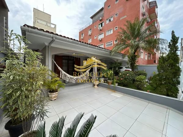 Guarujá-SP Praia da Enseada Casa 4 Dormitórios 239,61m² 5 Vagas Edícula Ar-condicionado