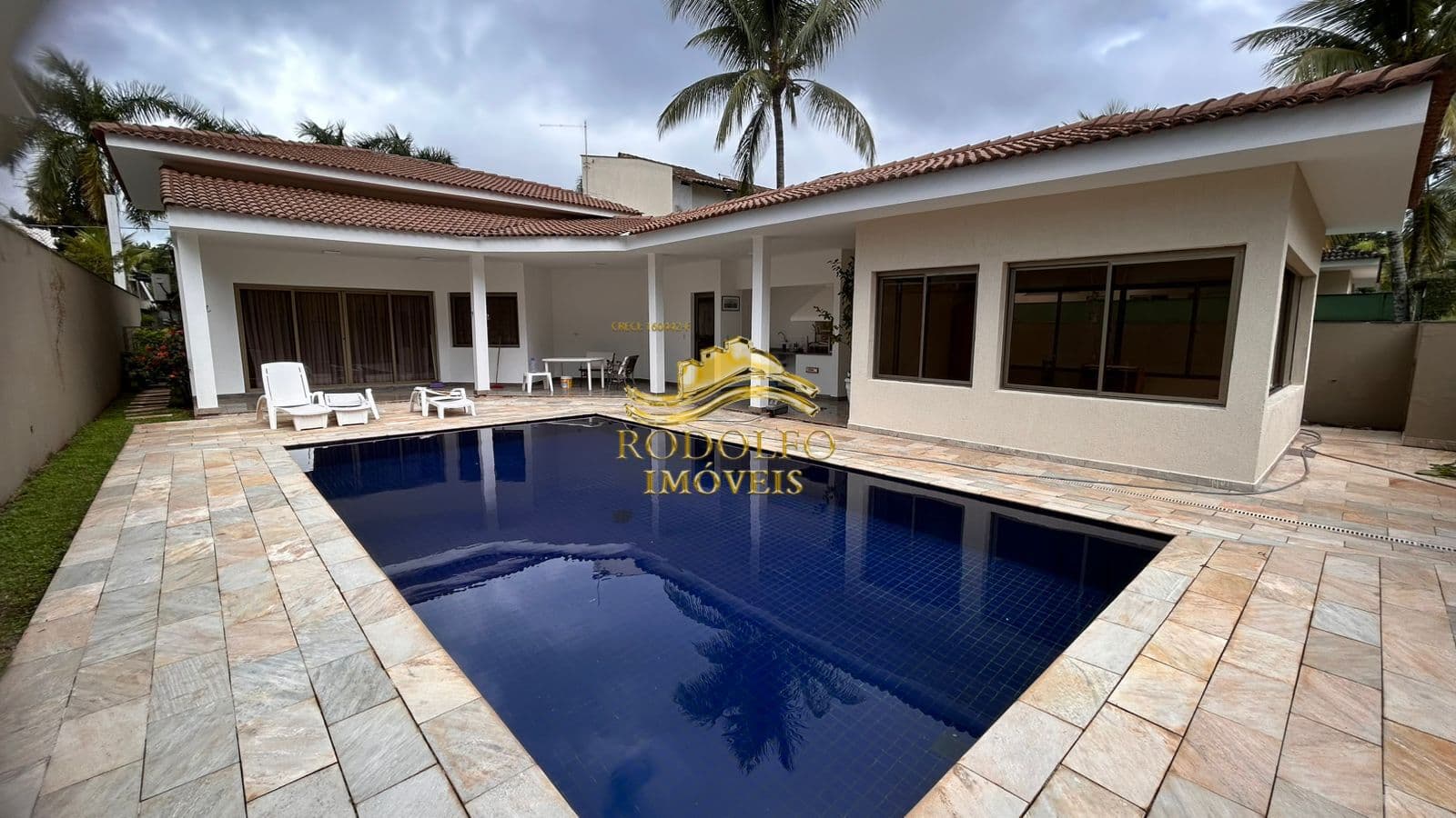 Guarujá-SP Casa Térrea em Condomínio Fechado Pernambuco 3 Dormitórios Piscina Espaço Gourmet Ar-condicionado