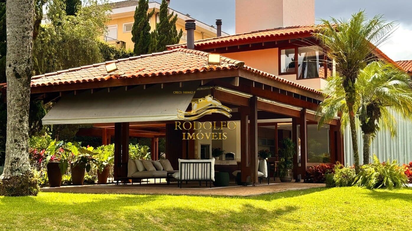 Santana de Parnaíba-SP Casa Alto Padrão 5 Suítes 900m² Área Gourmet Piscina de Raia Gramado Sauna Academia