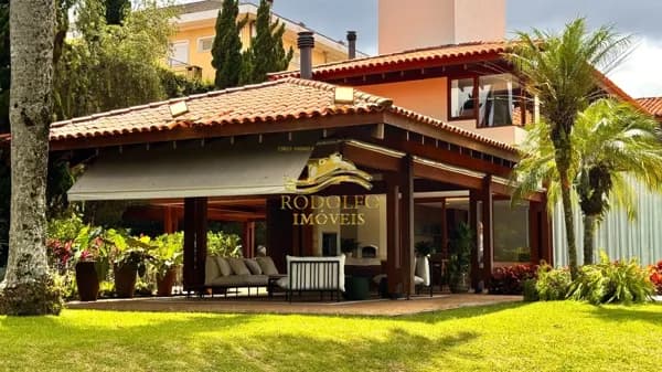 Santana de Parnaíba-SP Casa Alto Padrão 5 Suítes 900m² Área Gourmet Piscina de Raia Gramado Sauna Academia